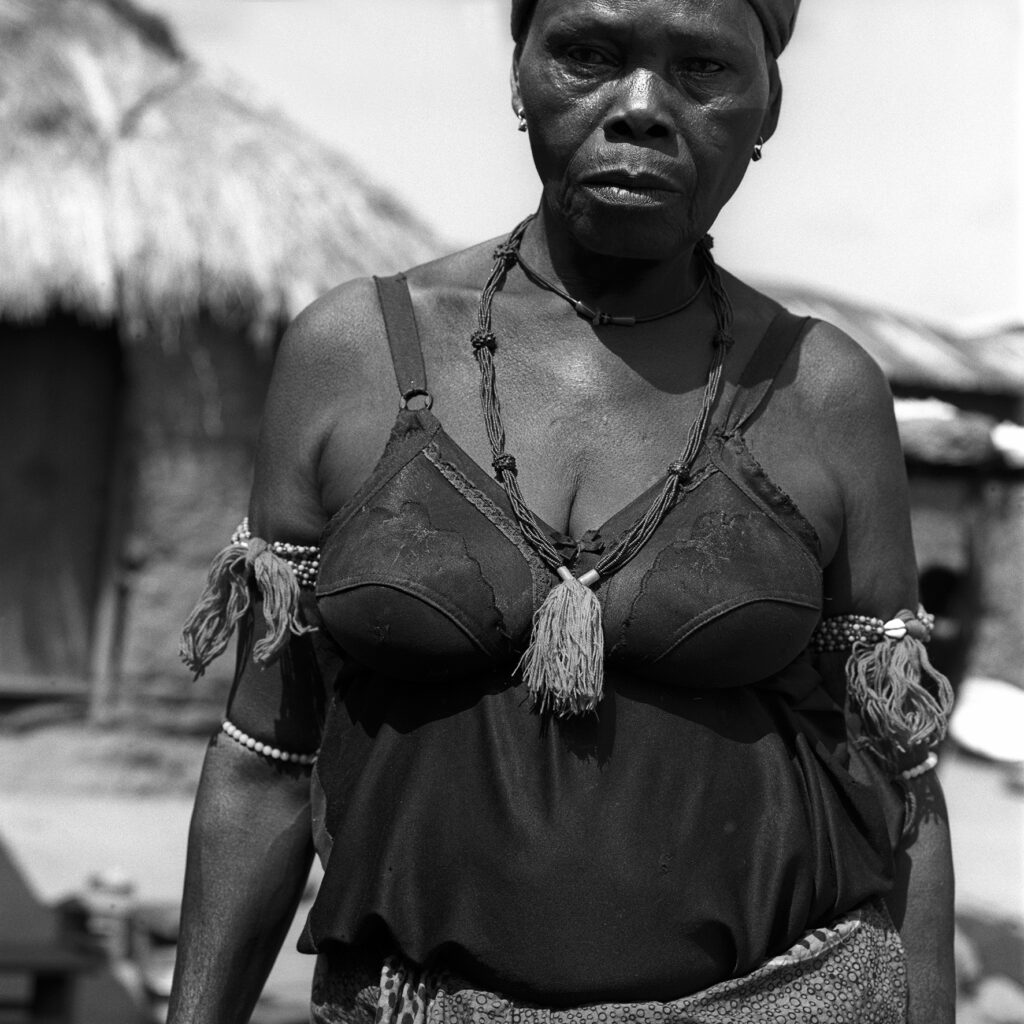 Membre d’une secte vaudou. Village de Koko, nord Bénin, 2003. © Gilles Favier