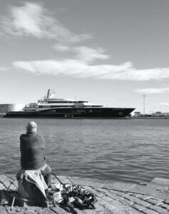 S’interroger, encore, sur l’accueil des méga-yachts à Sète. smart